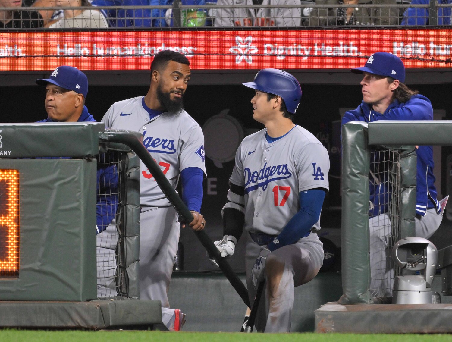 早い時期から大谷と関係を築いたテオスカー・ヘルナンデス（6月28日、ジャイアンツ戦）　©JIJI PRESS