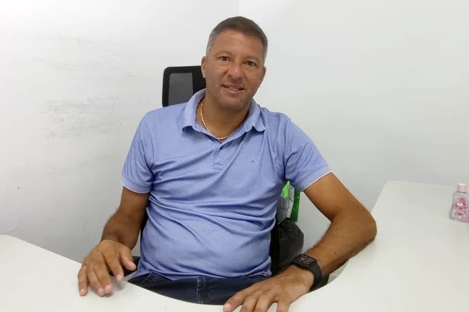 州スポーツ長官の執務室で　©Hiroaki Sawada