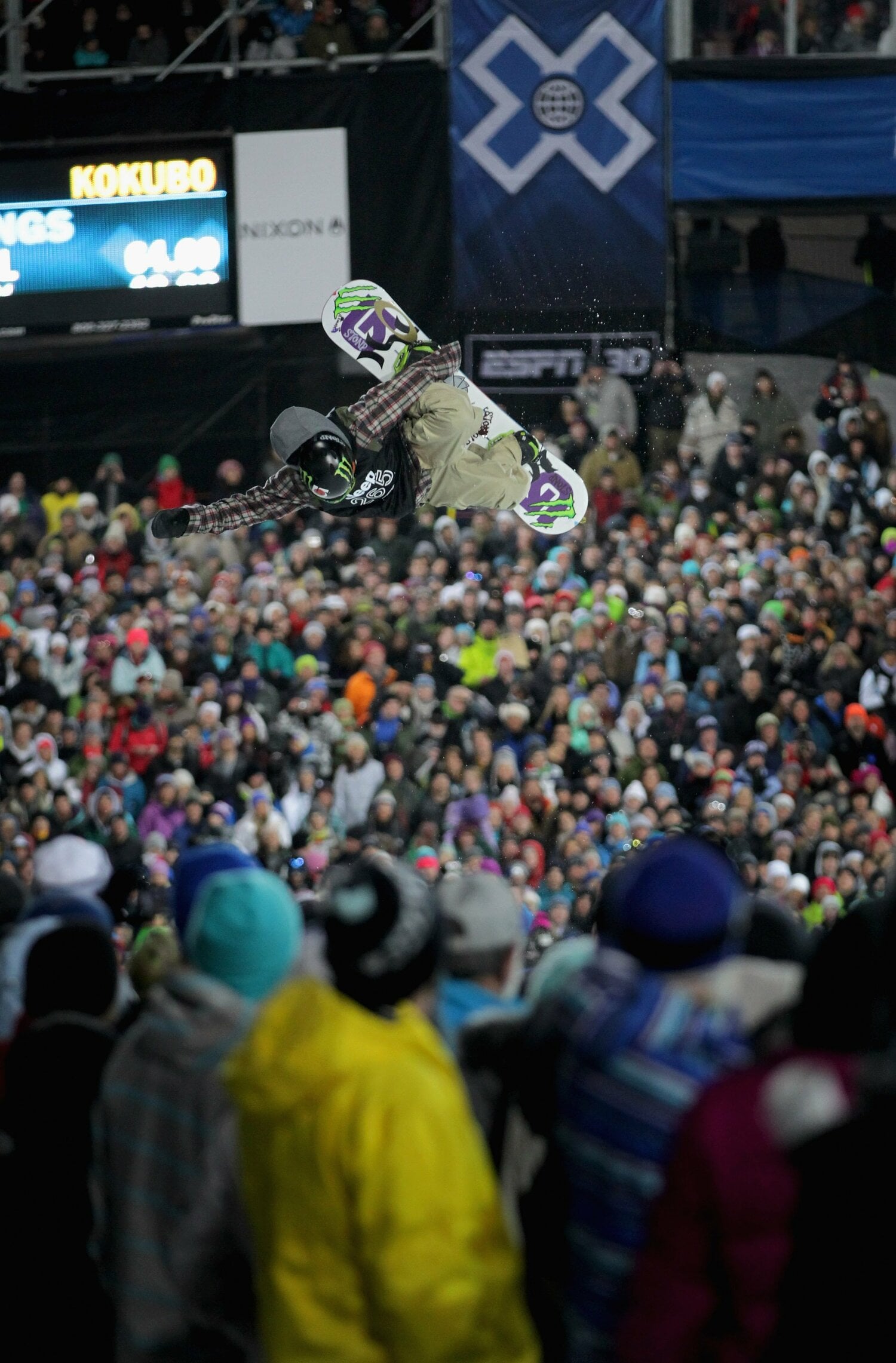 2011年のXゲームでファンの前で演技を披露する國母