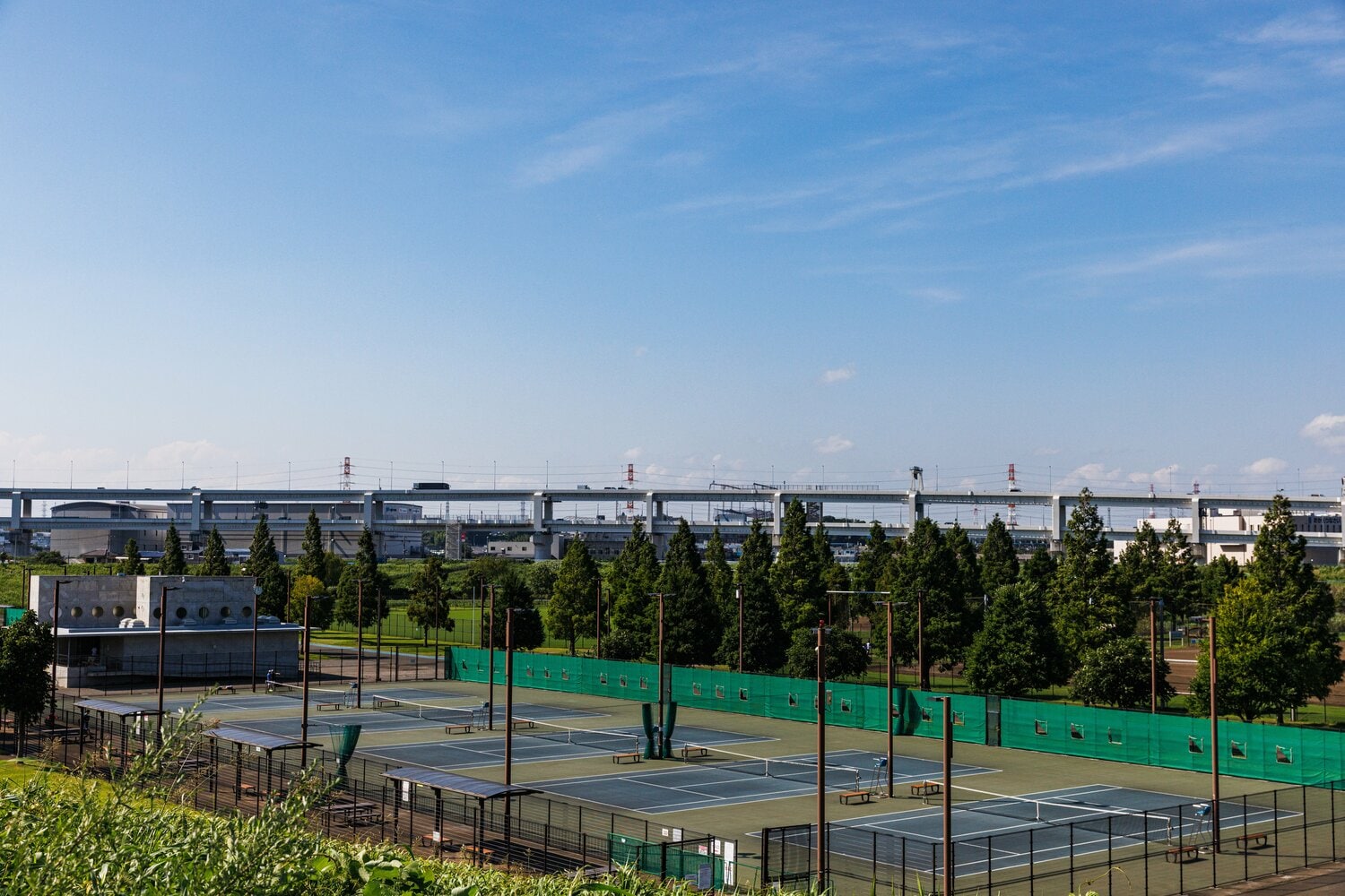 日本で一番のスタジアムといえば 新横浜駅と比べると かなり地味な ナゾの日産スタジアム駅 Jr小机駅 には何がある 3 4 サッカー日本代表 Number Web ナンバー