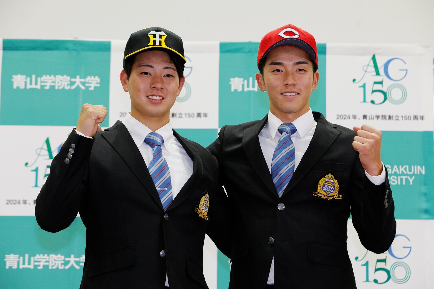 阪神と広島からそれぞれ1位指名を受けた青学大の下村海翔（左）と常廣羽也斗　©Shigeki Yamamoto