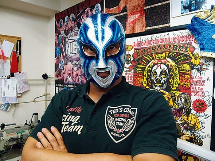 ミステル・カカオ（マスク職人）～スポーツの現場で働く“プロ”に直撃！～＜Number Web＞ photograph by photographs by Satoshi Ashibe