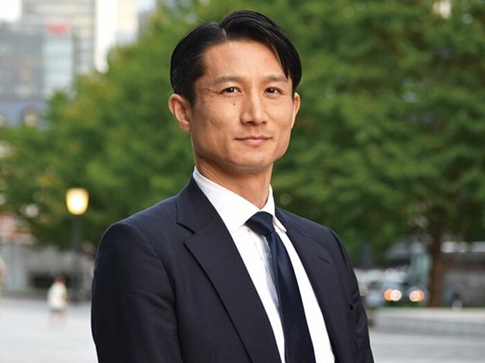 “32歳で月収15万円”契約…元Jリーガーが34歳で引退後「平均年収1000万円超」コンサルに転身するまで「その点においてはアスリートに近い」＜Number Web＞ photograph by Hideko Ono