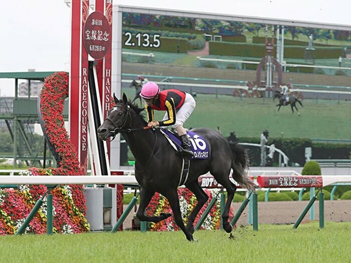 【有馬記念】クロノジェネシスが牝馬の1年を締めくくるか…前走大敗バビットの一発にも期待したい理由＜Number Web＞ photograph by JIJI PRESS