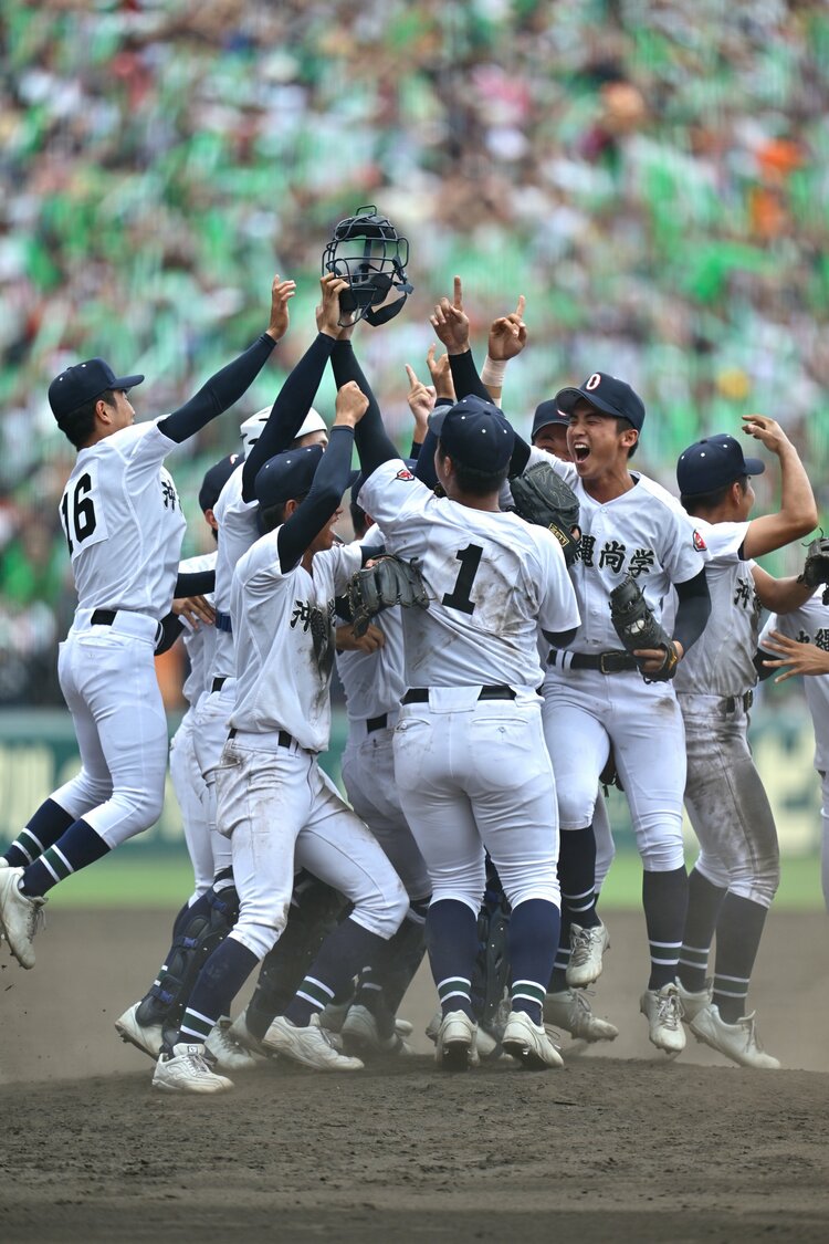 沖縄尚学の優勝「朝から営業していたバー」「号外を求めて爆走」なぜ