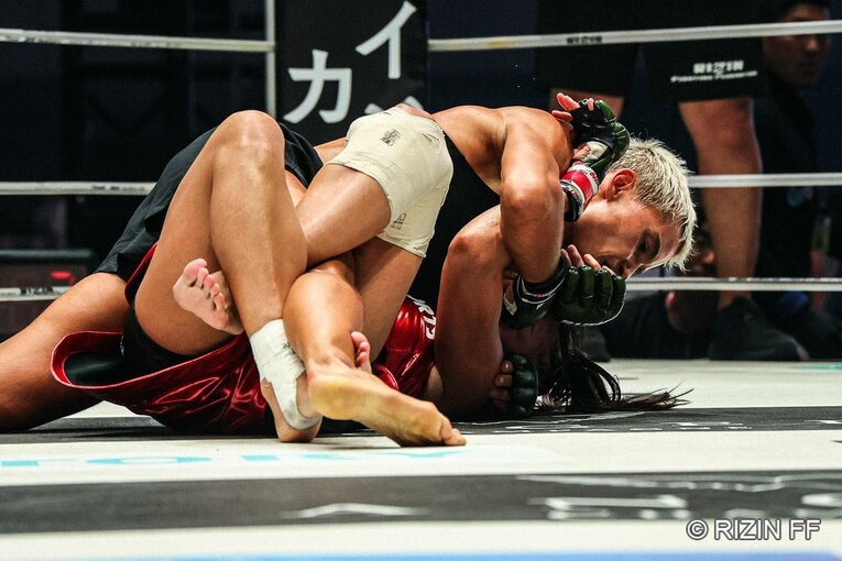 RENAvsクジュティナ　©RIZIN FF