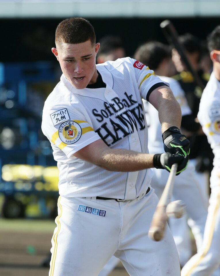 5年前のリチャード…体が激変　©JIJI PRESS