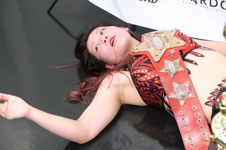 朱里が大号泣、林下詩美は放心状態に… スターダム“赤いベルト”をかけたベストバウトと選手たちが味わった挫折(20)