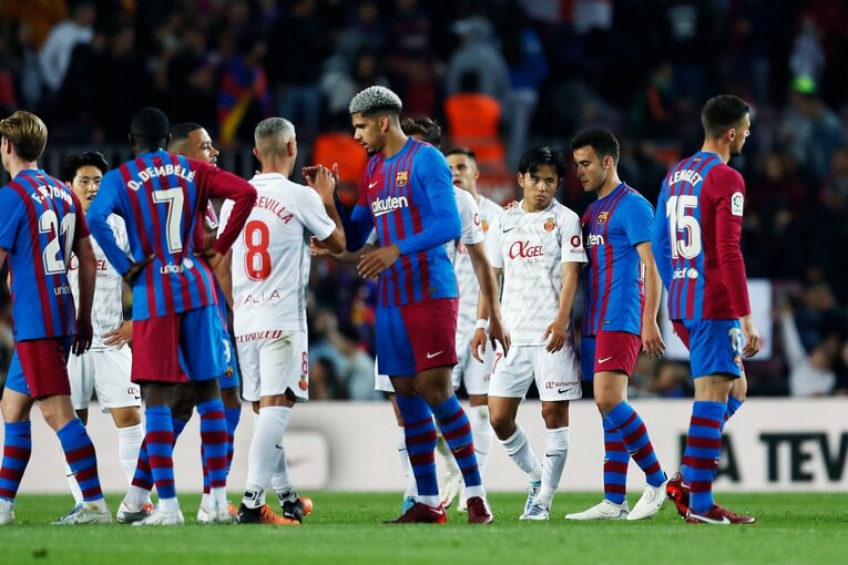 久保建英は「バルサ下部組織の旧友」と何を話したのだろうか… カンプノウで撮った才能の一端と敗戦の悔しさ〈撮影者の視点〉(44)