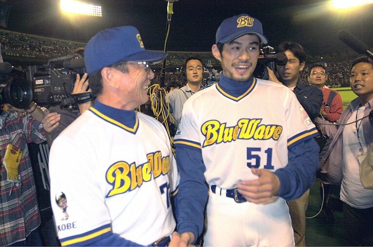 プロ野球最後の2000年、イチローの打率は.387だった。これは210安打を放った1994年を上回る数字である。 ／ photograph by Kyodo News