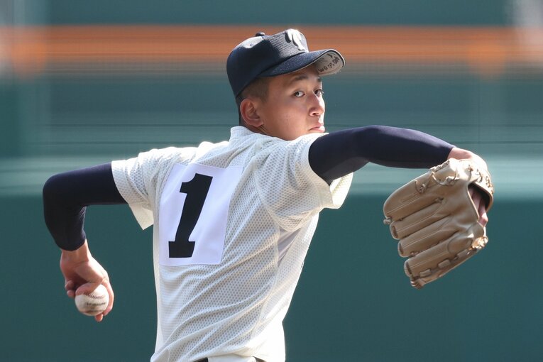 前田のピッチング　©JIJI PRESS