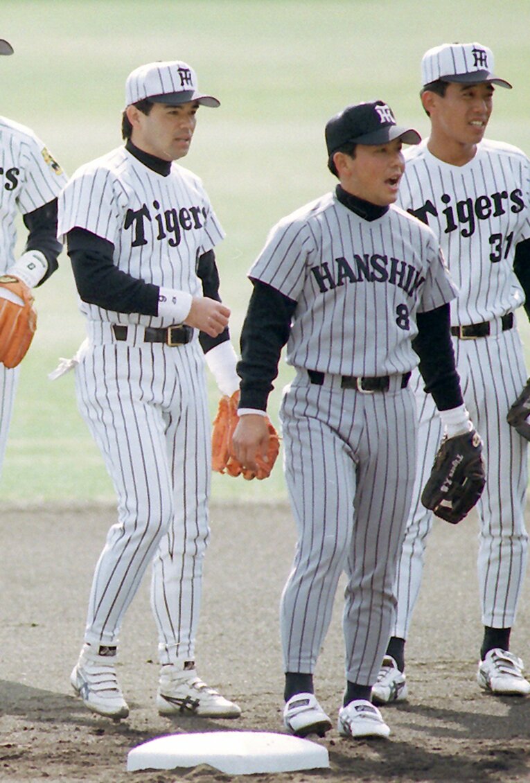 和田豊内野手と久慈照嘉内野手。震災当日は滋賀で自主トレ中だった　©︎SANKEI SHIMBUN