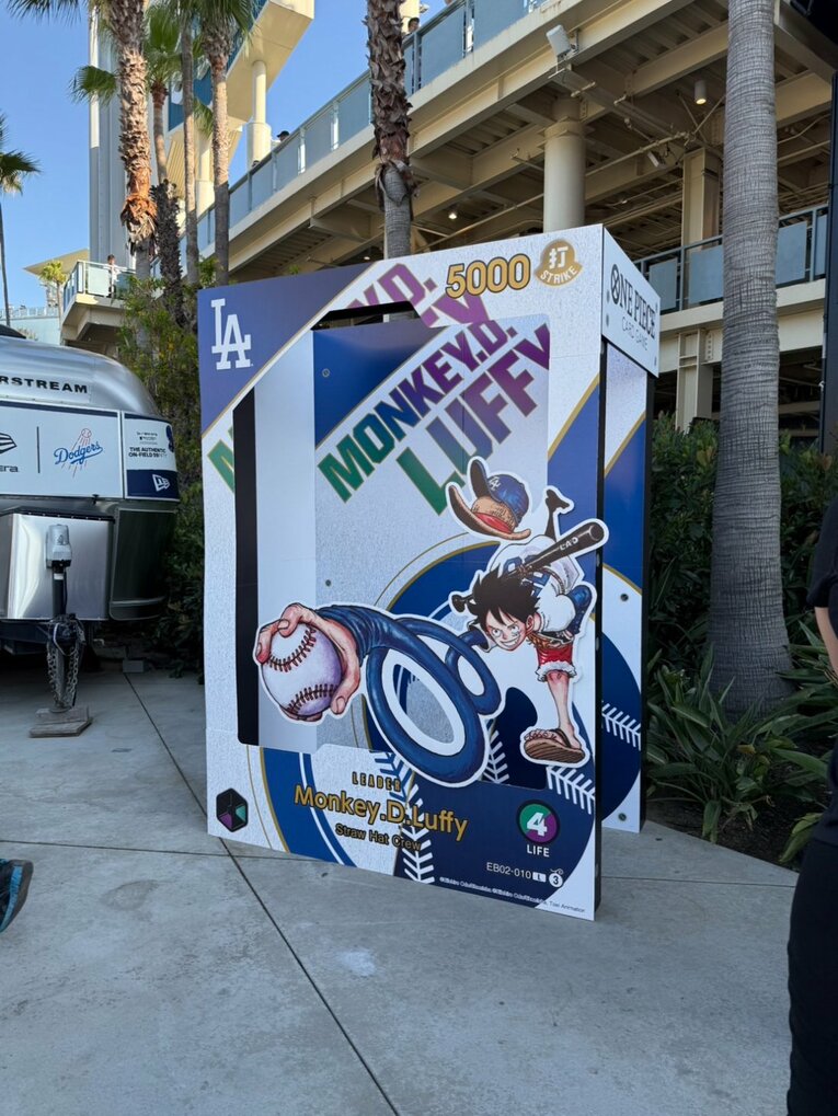 【番記者が撮った“テレビに映らない”大谷＆ドジャース写真】ドジャースタジアムで開催された「ワンピースナイト」。ルフィや「麦わらの一味」のファンだらけに　©Naoyuki Yanagihara