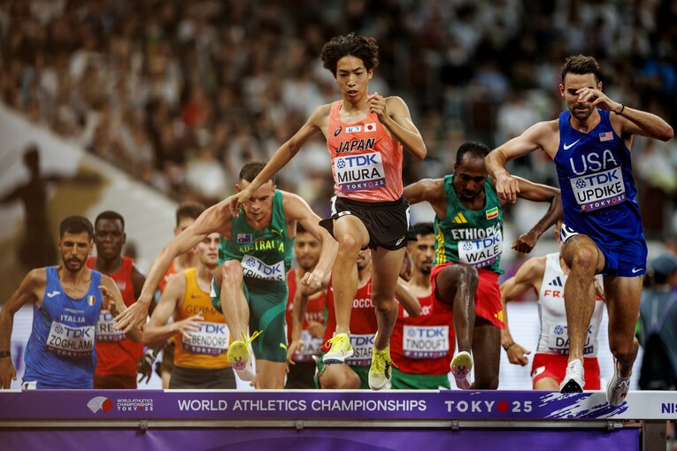 【東京世界陸上】三浦龍司のハードリング　©Kiichi Matsumoto