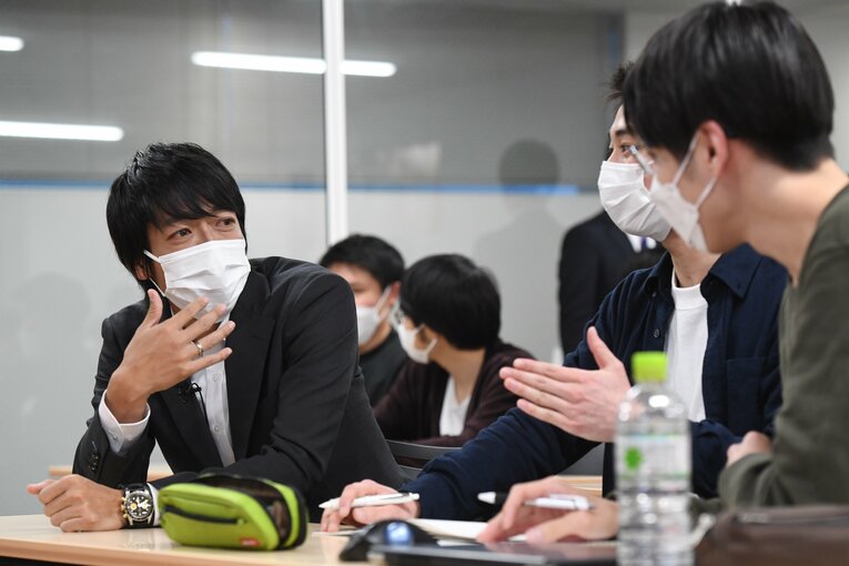 中央大学でのディスカッションの様子　©JFA