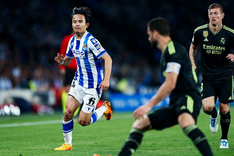 「久保建英がスペイン紙の一面に！」子供サポ「タケが決めるよ」予言通りマドリーを圧倒“ソシエダの熱狂”は翌日も…カメラマンは見た(33)