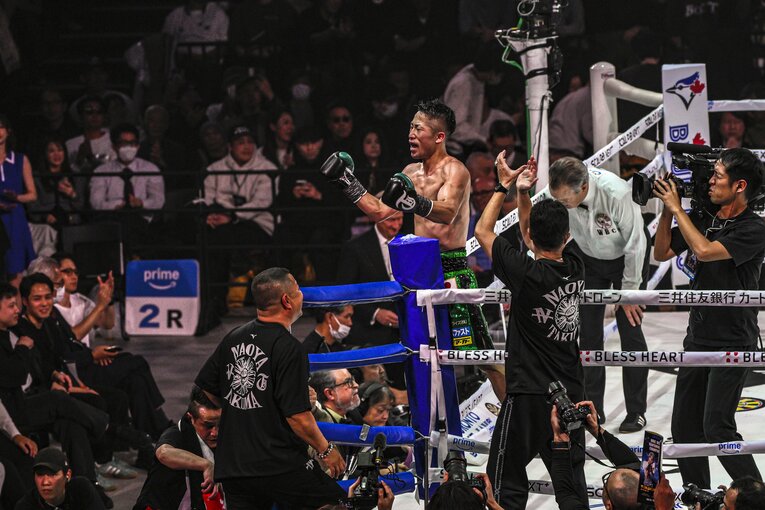 試合終了直後、勝利を確信して雄叫びをあげる井上拓真　©Takuya Sugiyama