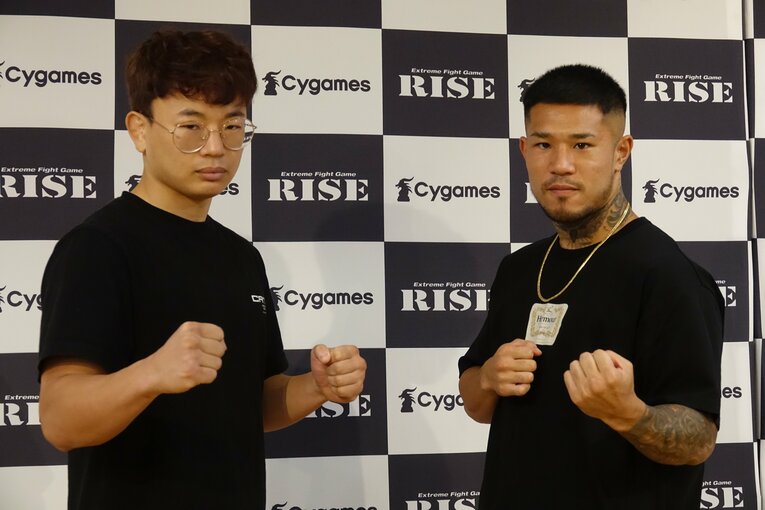 10月15日に対戦するRISEスーパーフェザー級王者のチャンヒョン・リーと中村寛　©Koji Fuse