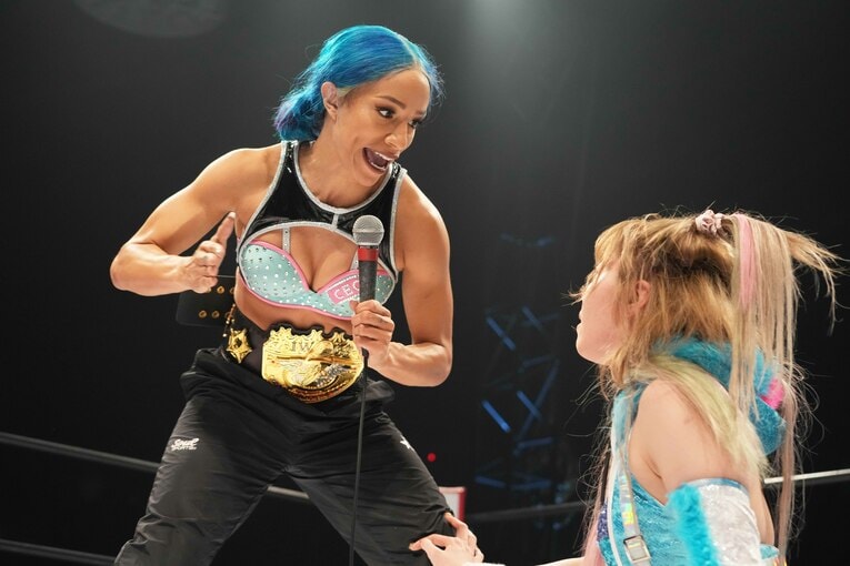 岩谷麻優を挑発するメルセデス・モネ