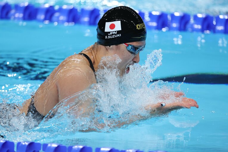 パリ五輪、200m平泳ぎで力泳する鈴木　©Ryosuke Menju/JMPA