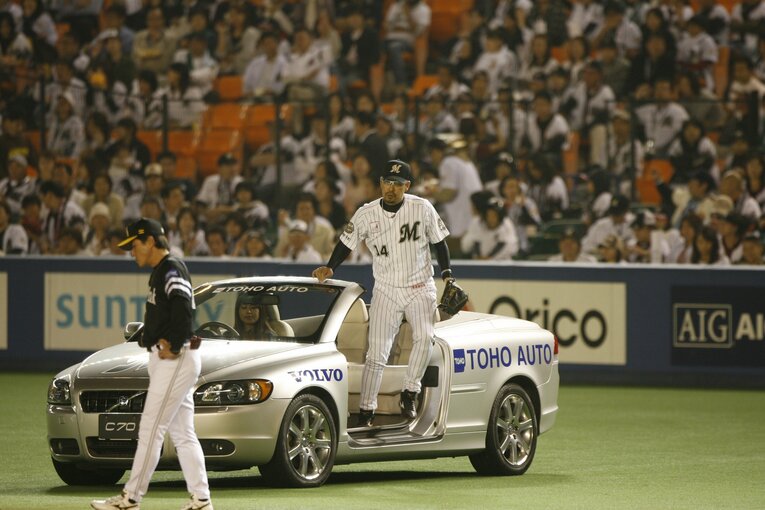 2007年、クライマックスシリーズでマウンドに向かう小宮山悟　©Naoya Sanuki