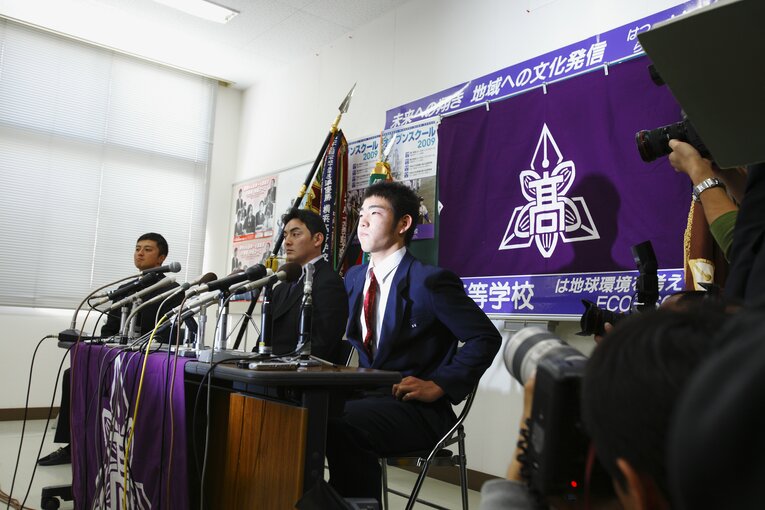 指名された後、会見を行った菊池雄星　©Tamon Matsuzono