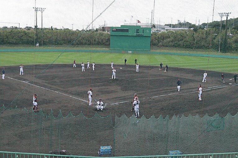 選手と指導陣がそれぞれ熱心に声を出していた©Kou Hiroo