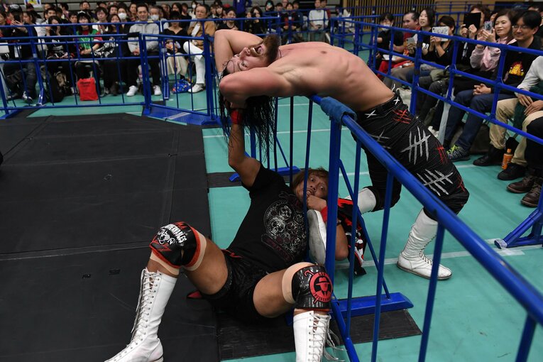 おしゃべりな王者と沈黙の挑戦者。内藤哲也「2冠」の野望達成への壁。(3)