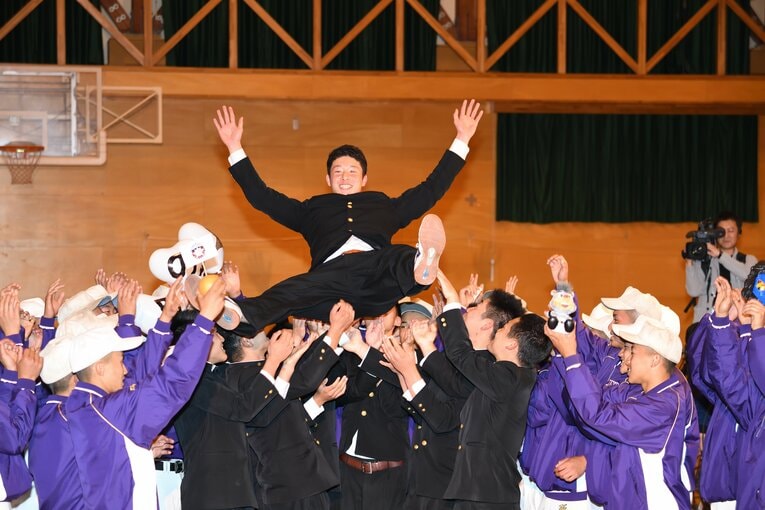 2018年ドラフトで指名直後の吉田　©BUNGEISHUNJU