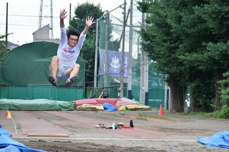 トレーニングに励む現在の桐朋中高陸上部のメンバーたち　©Hideki Sugiyama