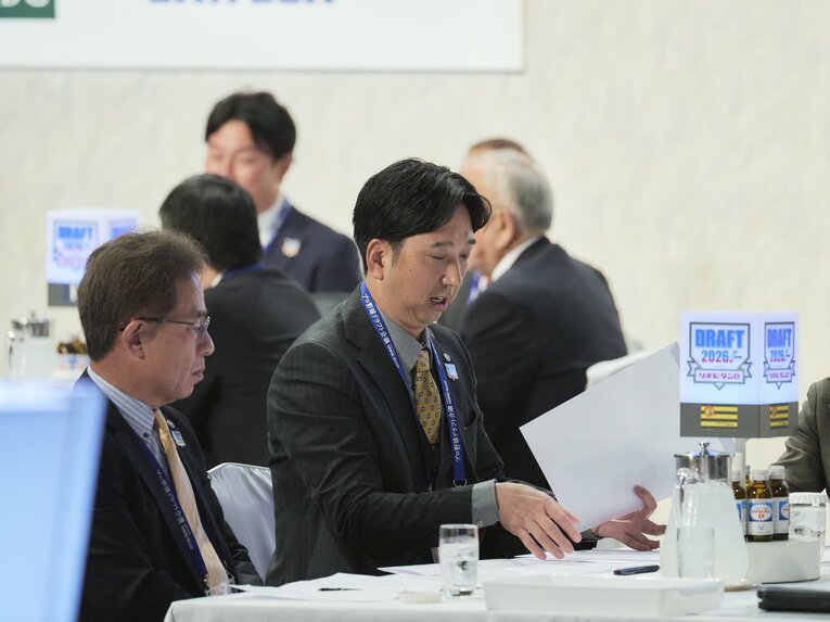 「表情が対照的すぎる！」ドラフト会場で見た巨人と阪神の首脳陣　©Yuki Suenaga