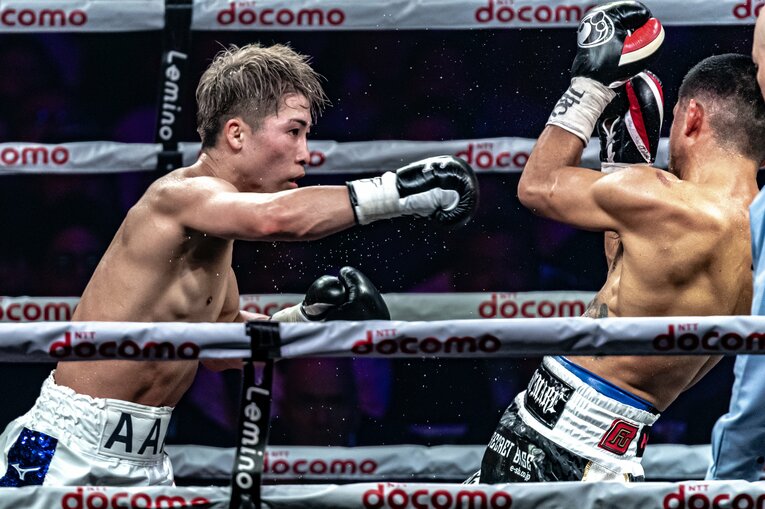 井上尚弥vs.マーロン・タパレス。10ラウンドのKOシーン（2枚目／全9枚）©Takuya Sugiyama