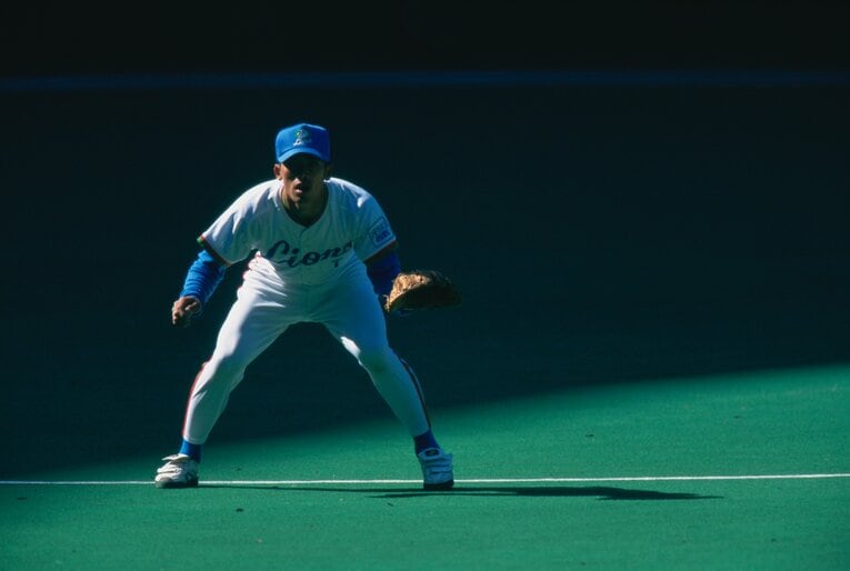 ライオンズでの現役時代。三拍子揃った遊撃手はライオンズの若きスターとして躍動した　©BUNGEISHUNJU