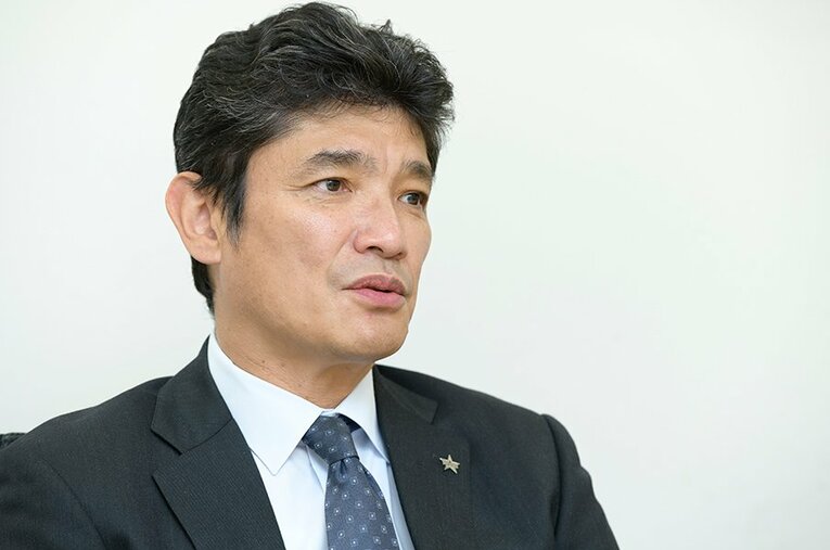 単独インタビューに応じた三原代表。選手だけでなく、コーチの人材育成ができるような環境を整えている。 ／ photograph by Hirofumi Kamaya