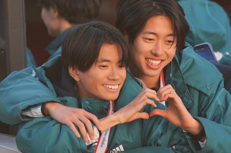 2月2日の別府大分毎日マラソン、2時間06分07秒で2位に入った青学大・若林宏樹（4年）と6位の白石光星（4年） ／ photograph by NIKKAN SPORTS