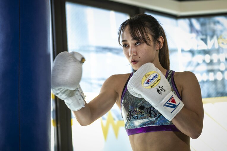 「武尊さんみたいに気迫で前に出て…」大学1年生・松谷綺が19歳で狙う“K-1女子”の頂点《特別フォトインタビュー》(31)