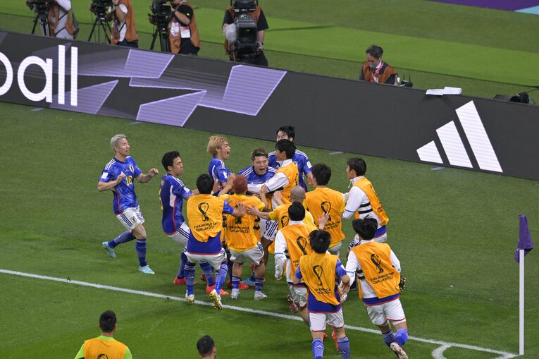 堂安のもとに集める代表メンバー　©Koki Nagahama/JMPA