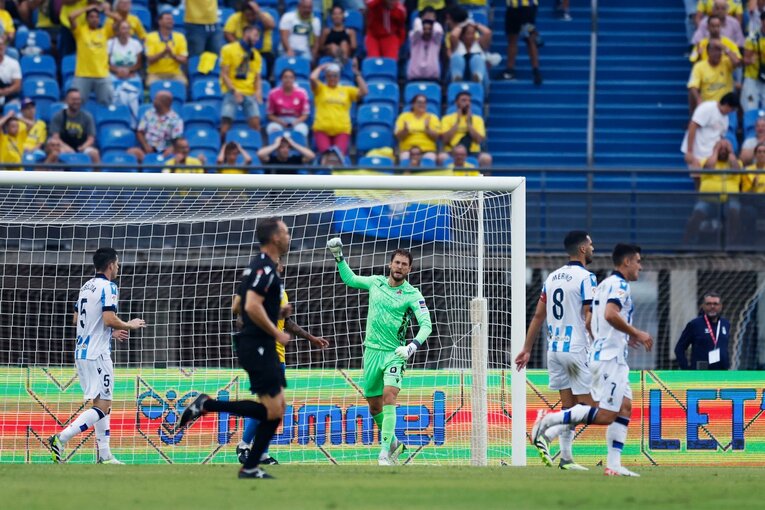 3戦連続MVP久保建英が「ユニ引っ張られても突破」気になる右足テーピングとシルバ引退の影響…“タケの配信に映らない表情”を撮った(10)