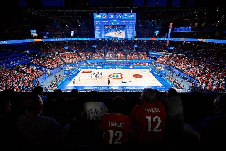 開幕戦は空席も目立ったが、この日は満員だった　©︎FIBA