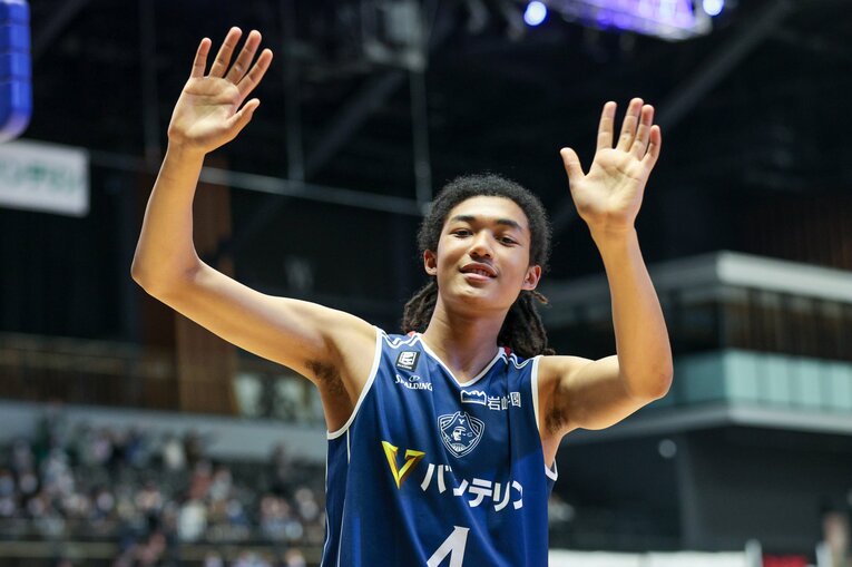 2004年4月13日、神奈川県横須賀市出身。2020年12月に帰国し、横浜ビー・コルセアーズのトライアウトを受験。その後ユースチームに所属しながら、21年9月にトップチームと特別指定契約を交わし、Bリーグ史上最年少となる17歳7カ月でデビューを果たした（写真は2022年4月撮影）©︎AFLO SPORT