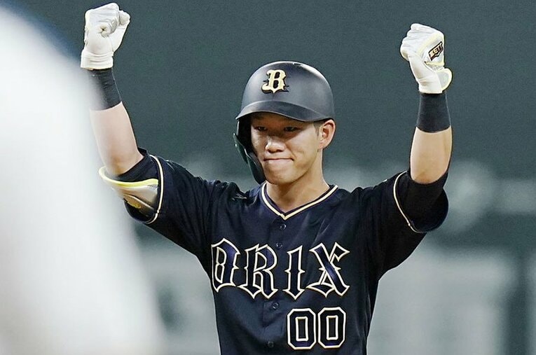 両側特発性大腿骨頭壊死症と診断されたオリックス西浦颯大。育成契約を結び、再起を目指す ／ photograph by Kyodo News