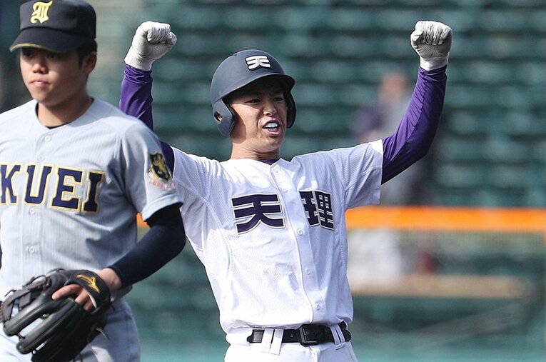 センバツ出場を決めた天理で不動の4番を務める内藤大翔内野手。父に成長した姿を見せるためにも、甲子園での活躍を誓った ／ photograph by JIJI PRESS