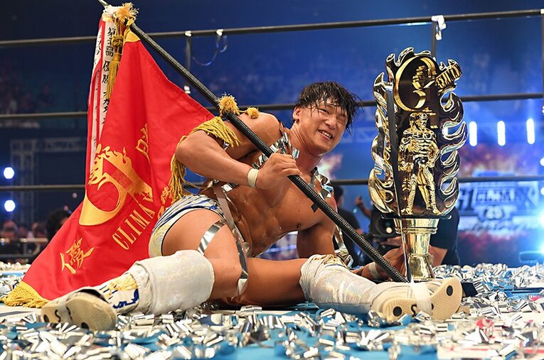 棚橋弘至から言われた「覚悟」を自覚し、ついにG1の頂点に立った飯伏幸太。新日本プロレスの新しい歴史が始まる……。 ／ photograph by Essei Hara