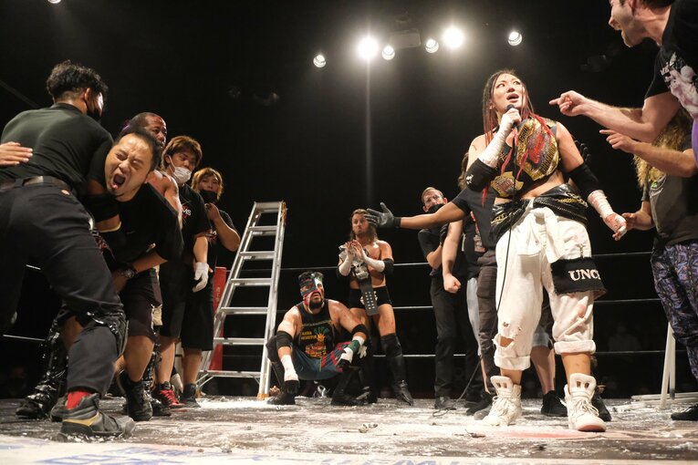 元パティシエが蛍光灯で殴り合い…“デスマッチアマゾネス”山下りなの媚びない魅力「犯罪以外なら何してもいい」 米国で男子相手に王座獲得(44)