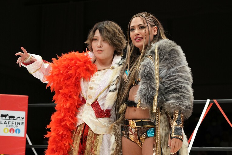 メインイベントには団体のエース・ジュリアと林下詩美が登場　©Essei Hara