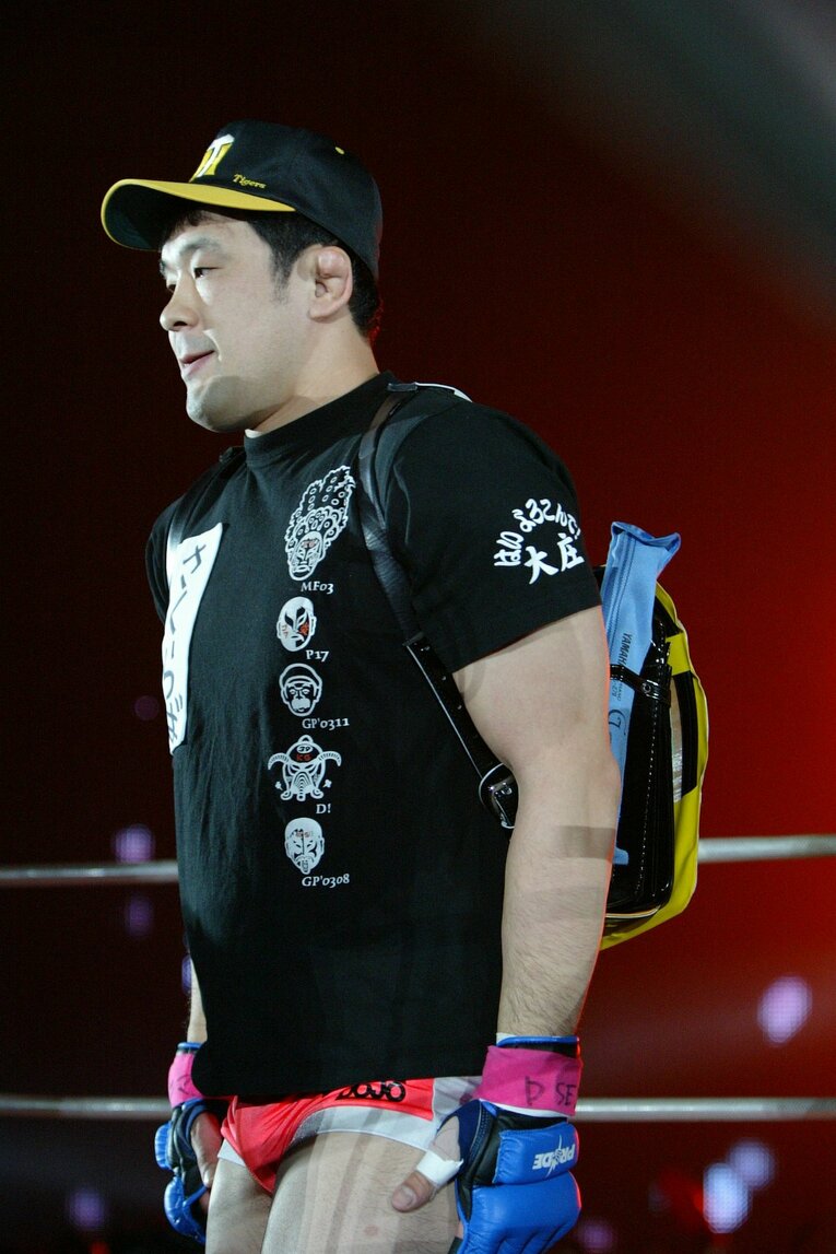 ムキムキの体型とランドセルのギャップが笑いを誘う