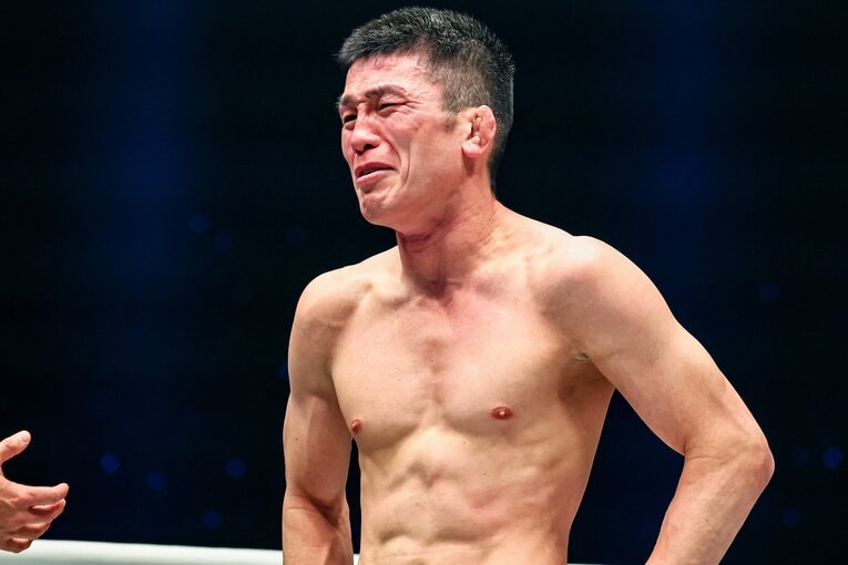 フォラヤン戦後に感極まる青木真也。ONE Championshipでは長く孤独な戦いが続いた　©ONE Championship Susumu Nagao