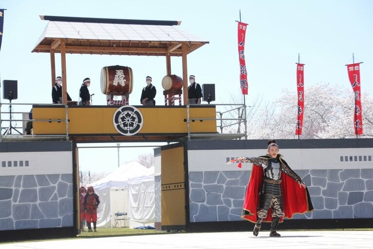 藤井聡太竜王「大変参考になったで“ござる”」初出演した《人間将棋》を現地取材… 観る将マンガ家が超楽しんで描いてみた(52)