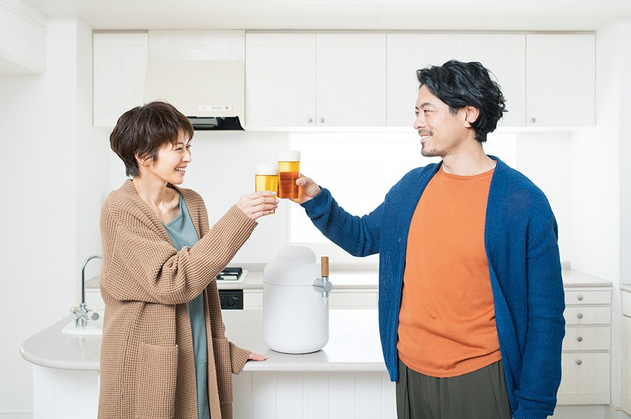 <特別対談>鈴木啓太&畑野ひろ子×キリンホームタップ「家庭用ビールサーバーがくれる癒しの瞬間」<Number Web> photograph by Asami Enomoto