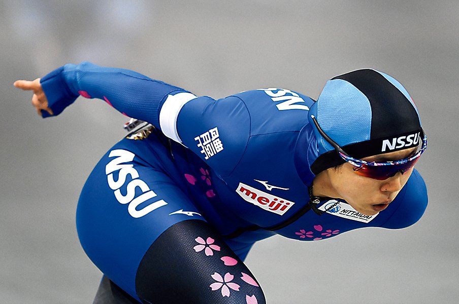 高木美帆、ケガで練習不足も圧巻の二冠! 表彰台はライバル小平奈緒と笑顔で<Number Web> photograph by Tsutomu Kishimoto